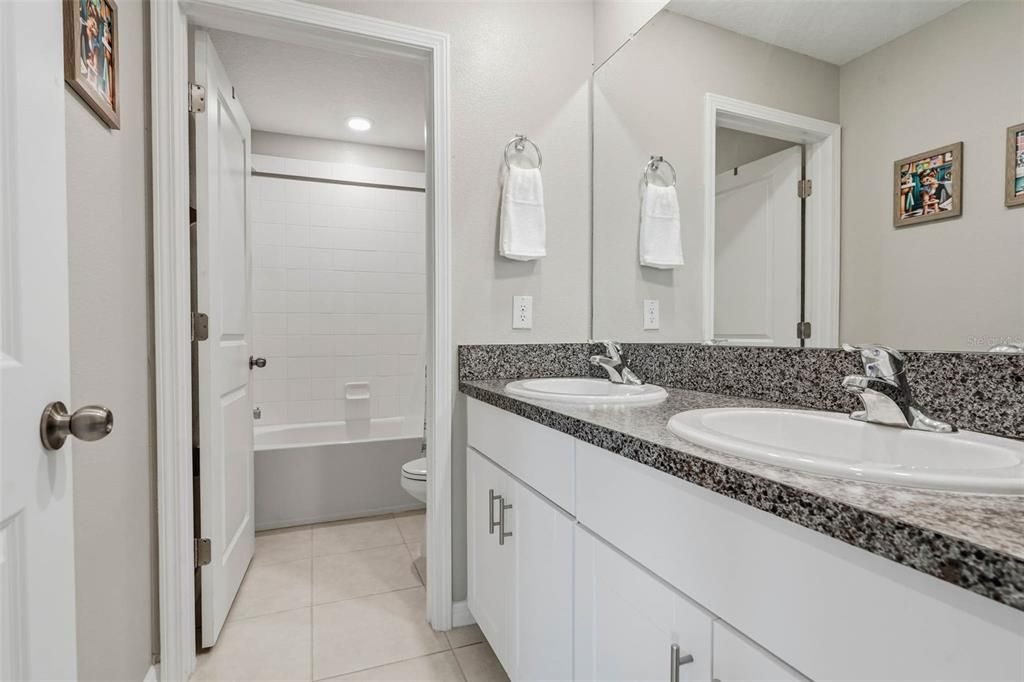 En Venta: $420,000 (6 camas, 3 baños, 2580 Pies cuadrados)