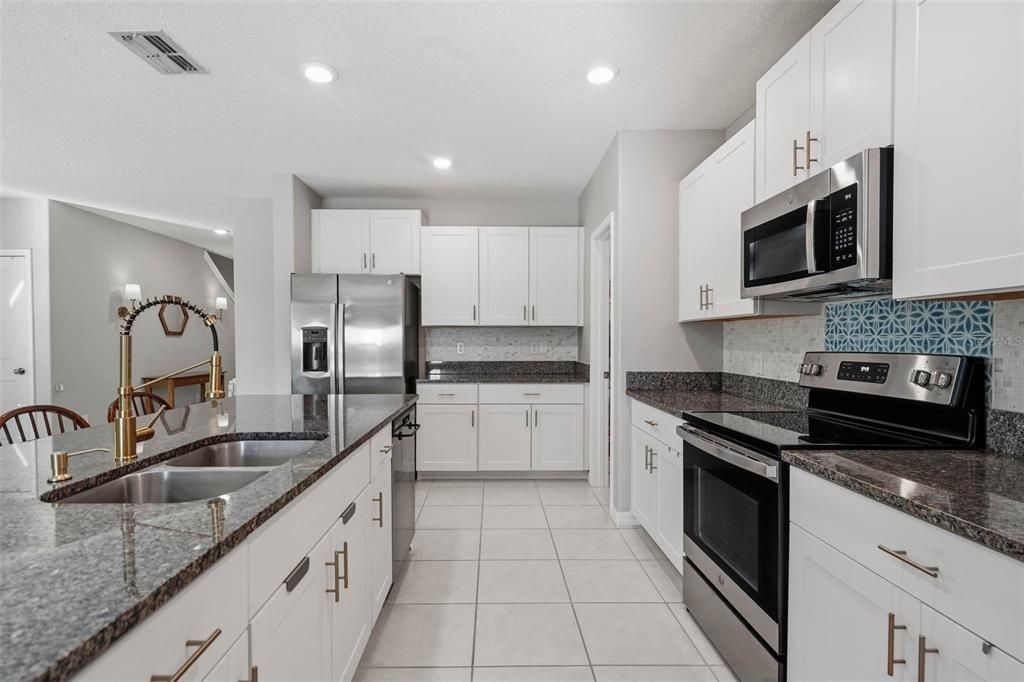 En Venta: $420,000 (6 camas, 3 baños, 2580 Pies cuadrados)