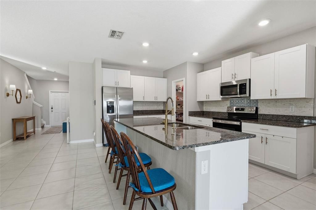 En Venta: $420,000 (6 camas, 3 baños, 2580 Pies cuadrados)