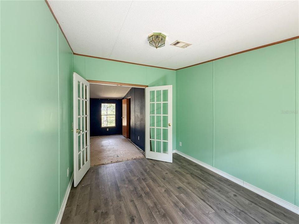 For Sale: $155,000 (4 beds, 2 baths, 1943 Square Feet)