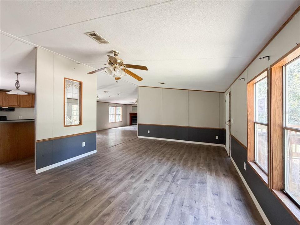 For Sale: $155,000 (4 beds, 2 baths, 1943 Square Feet)