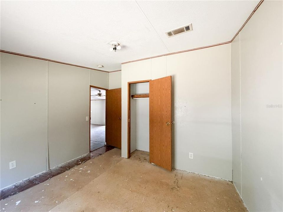For Sale: $155,000 (4 beds, 2 baths, 1943 Square Feet)
