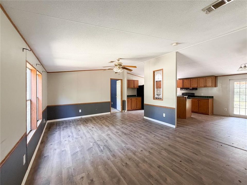 For Sale: $155,000 (4 beds, 2 baths, 1943 Square Feet)