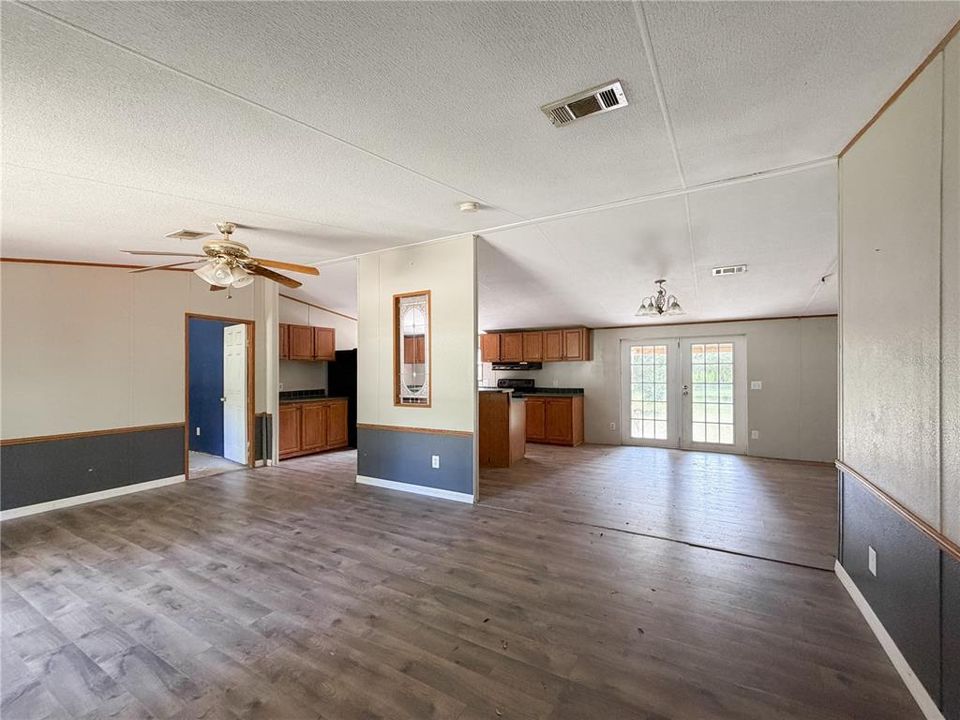 For Sale: $155,000 (4 beds, 2 baths, 1943 Square Feet)