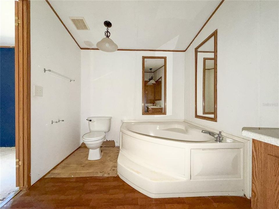 For Sale: $155,000 (4 beds, 2 baths, 1943 Square Feet)