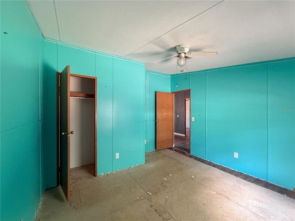 For Sale: $155,000 (4 beds, 2 baths, 1943 Square Feet)