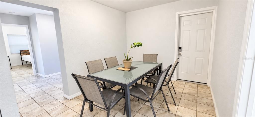 En Venta: $278,000 (4 camas, 2 baños, 1830 Pies cuadrados)