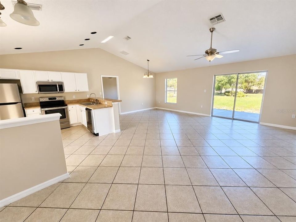For Rent: $2,600 (4 beds, 2 baths, 1600 Square Feet)