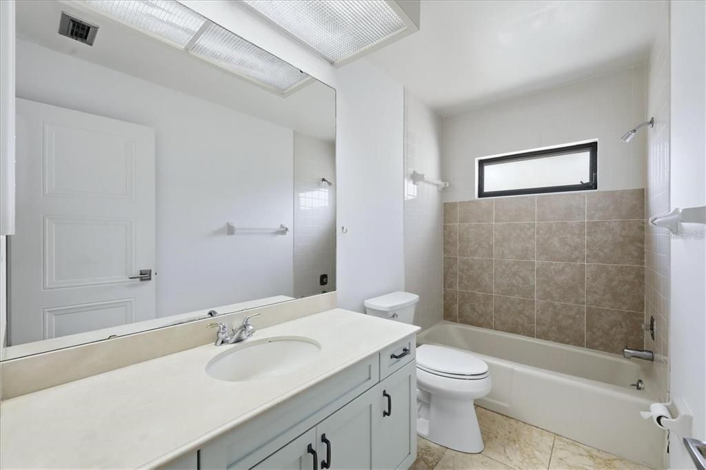 В аренду: $2,200 (2 спален, 2 ванн, 1263 Квадратных фут)