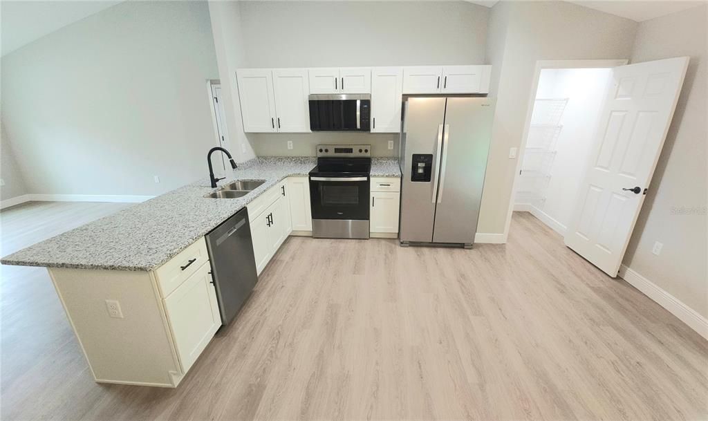 В аренду: $1,695 (3 спален, 2 ванн, 1405 Квадратных фут)