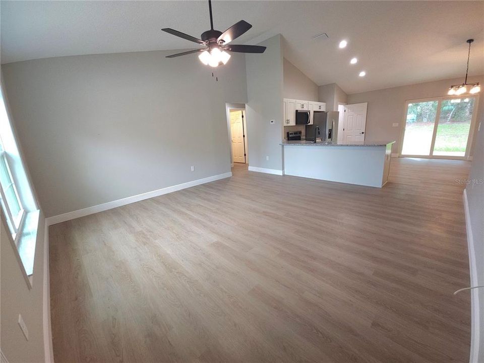 В аренду: $1,695 (3 спален, 2 ванн, 1405 Квадратных фут)