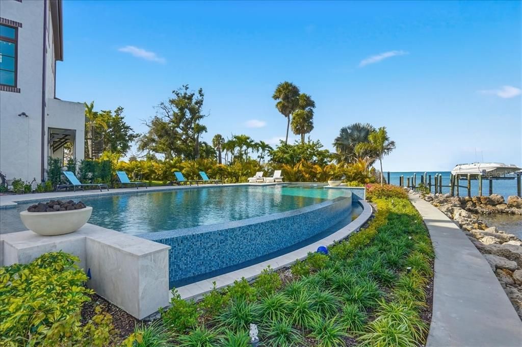 En Venta: $4,950,000 (4 camas, 3 baños, 5826 Pies cuadrados)