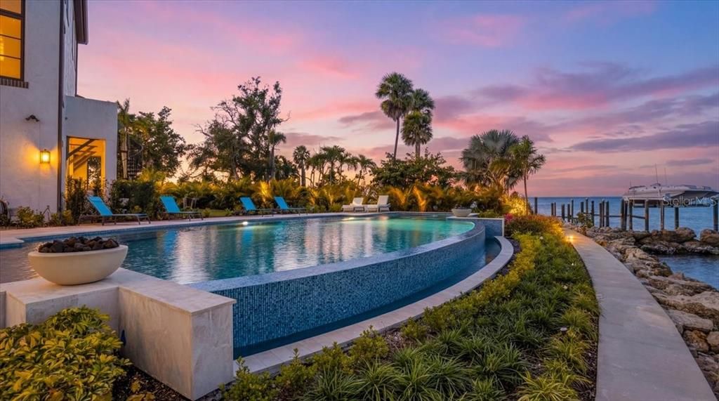 En Venta: $4,950,000 (4 camas, 3 baños, 5826 Pies cuadrados)