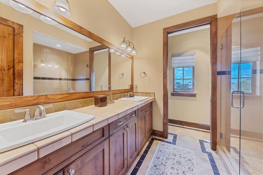 En Venta: $4,950,000 (4 camas, 3 baños, 5826 Pies cuadrados)