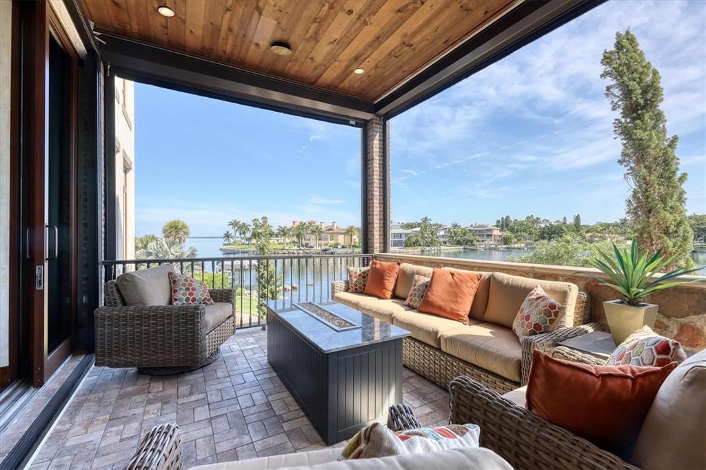 En Venta: $4,950,000 (4 camas, 3 baños, 5826 Pies cuadrados)