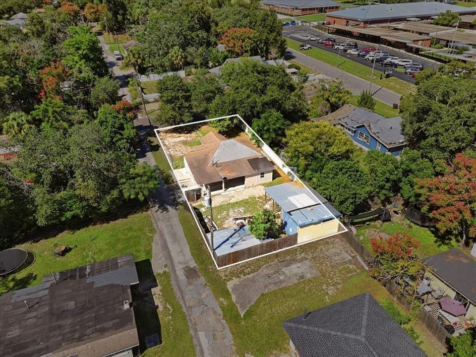 For Sale: $180,000 (2 beds, 1 baths, 876 Square Feet)