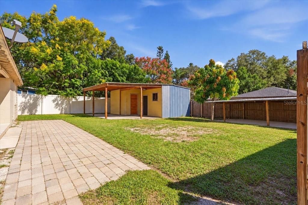 For Sale: $180,000 (2 beds, 1 baths, 876 Square Feet)