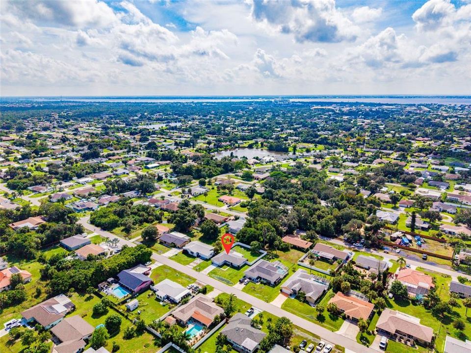 На продажу: $239,999 (2 спален, 2 ванн, 1394 Квадратных фут)