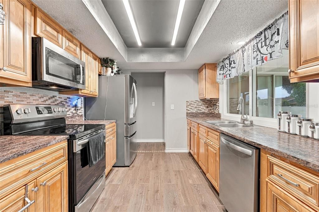 На продажу: $239,999 (2 спален, 2 ванн, 1394 Квадратных фут)