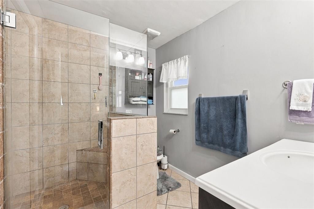 На продажу: $239,999 (2 спален, 2 ванн, 1394 Квадратных фут)