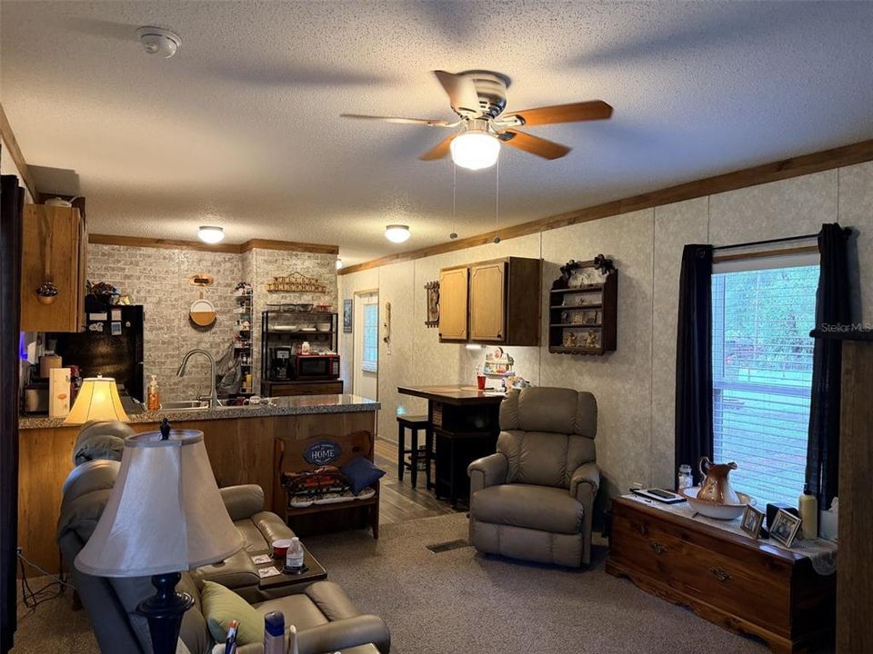 For Sale: $185,000 (2 beds, 2 baths, 672 Square Feet)
