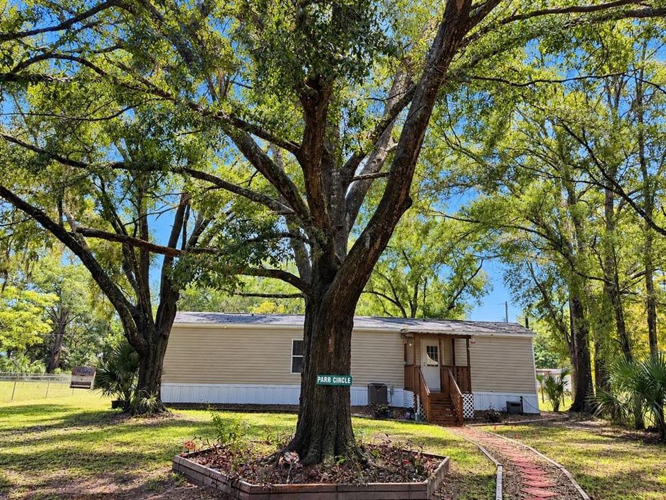 For Sale: $185,000 (2 beds, 2 baths, 672 Square Feet)