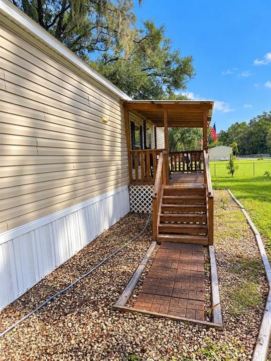 For Sale: $185,000 (2 beds, 2 baths, 672 Square Feet)