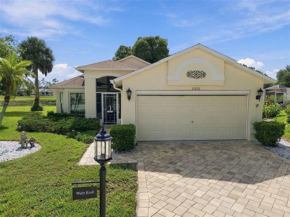 For Sale: $329,500 (3 beds, 2 baths, 1982 Square Feet)