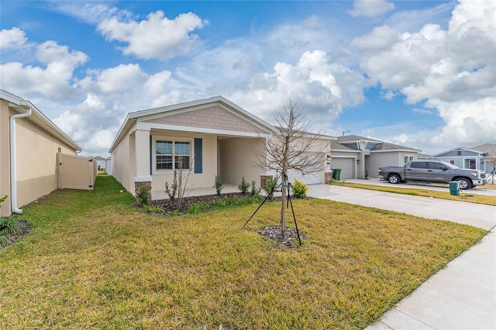 For Rent: $2,400 (3 beds, 2 baths, 2093 Square Feet)