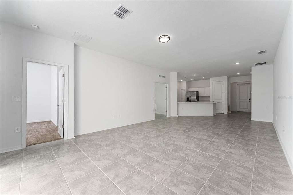 For Rent: $2,400 (3 beds, 2 baths, 2093 Square Feet)