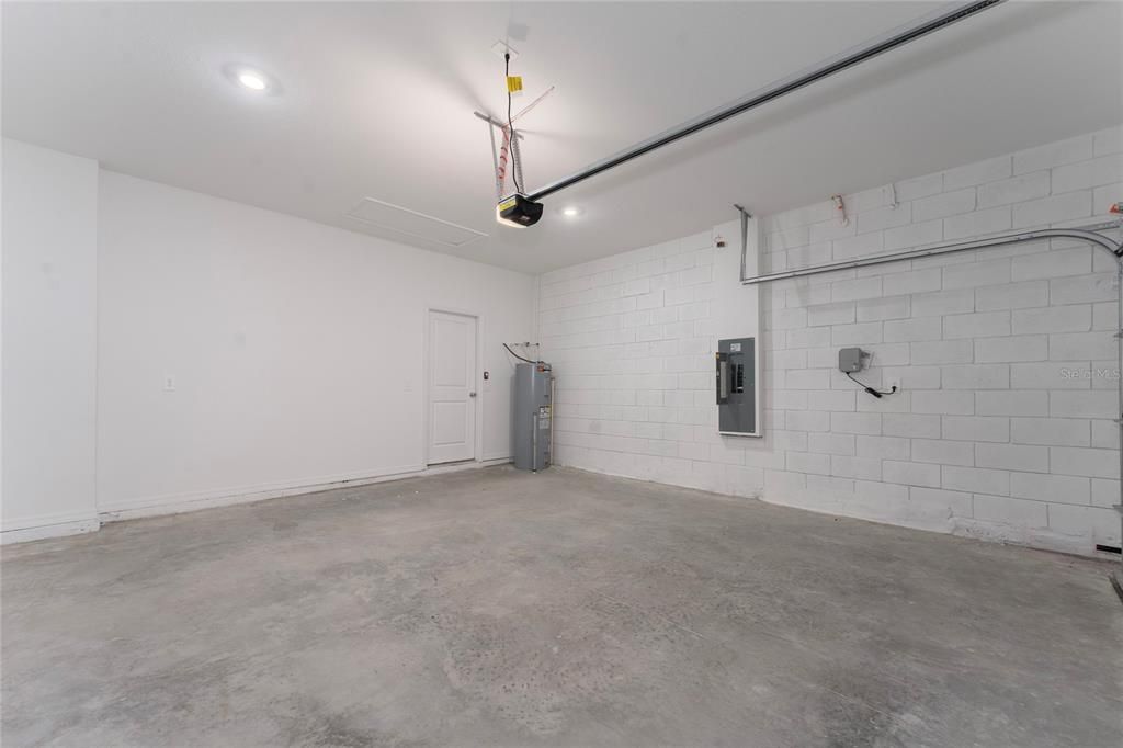 For Rent: $2,400 (3 beds, 2 baths, 2093 Square Feet)
