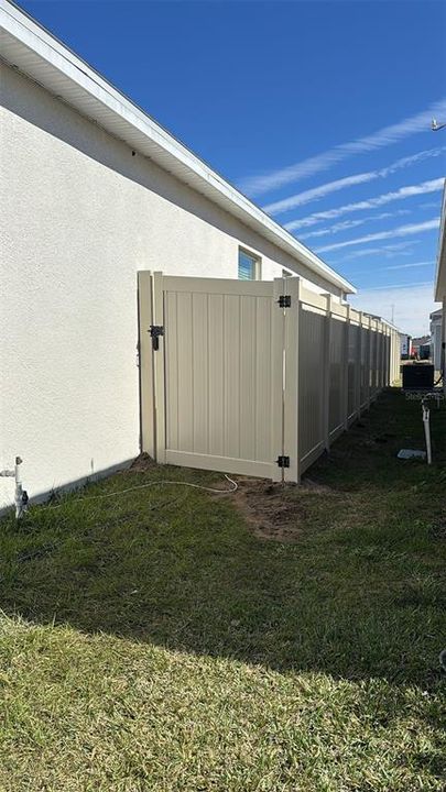 For Rent: $2,400 (3 beds, 2 baths, 2093 Square Feet)