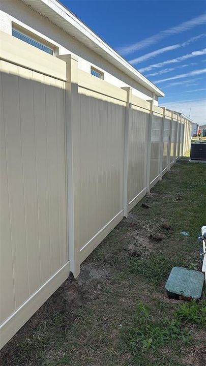 For Rent: $2,400 (3 beds, 2 baths, 2093 Square Feet)