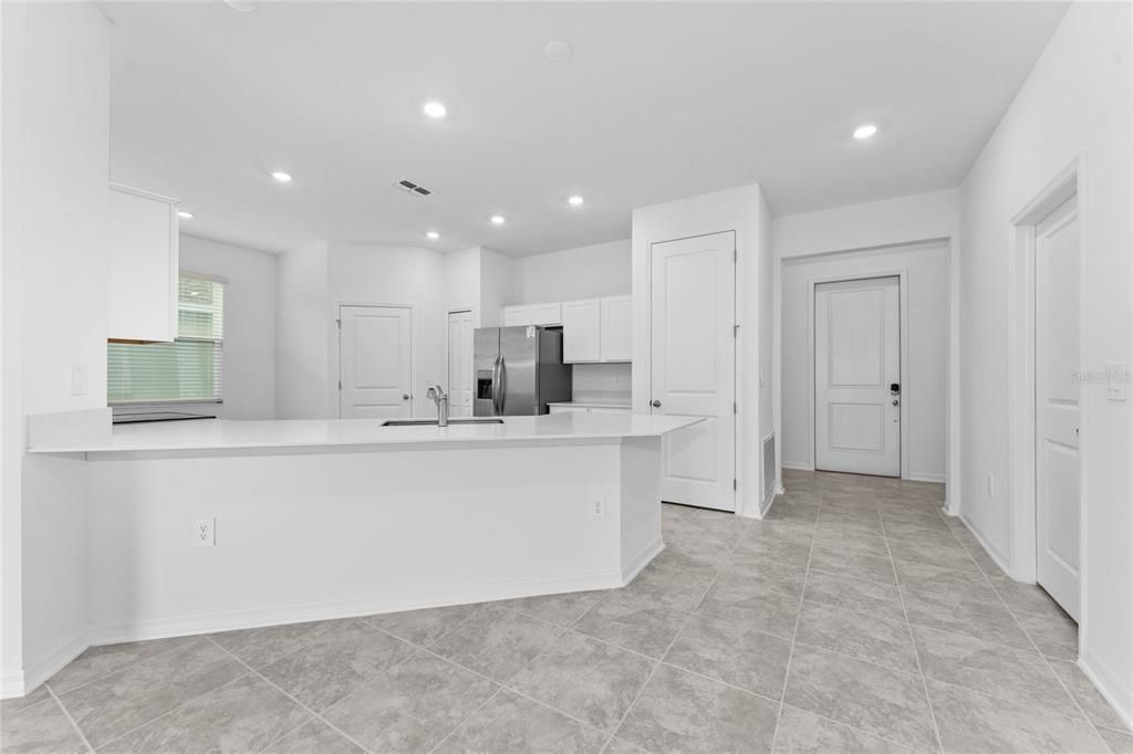 For Rent: $2,400 (3 beds, 2 baths, 2093 Square Feet)