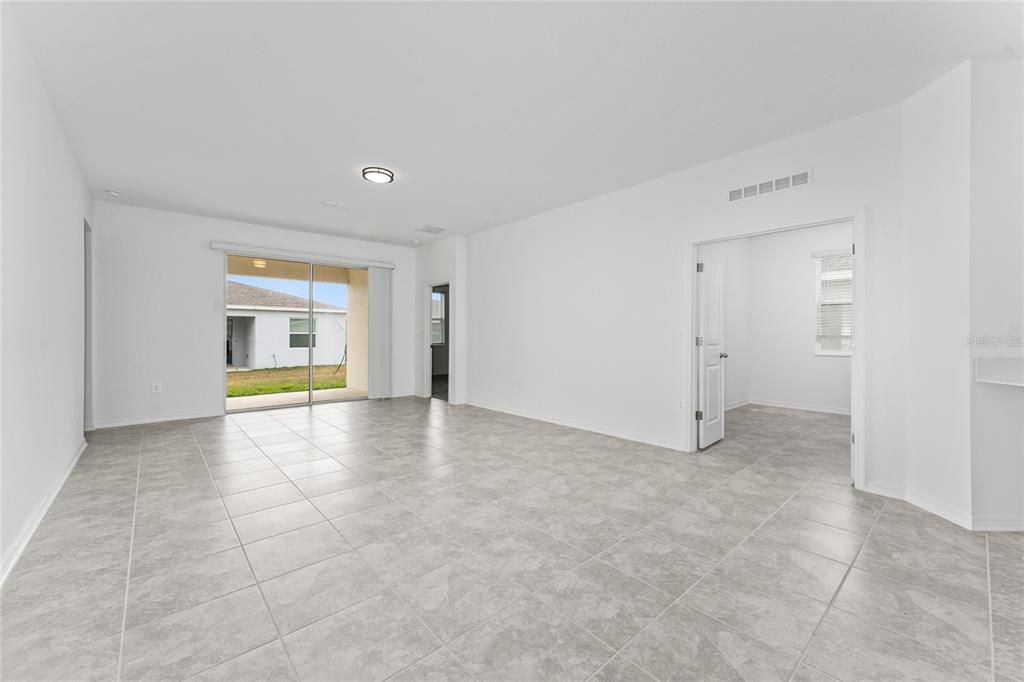 For Rent: $2,400 (3 beds, 2 baths, 2093 Square Feet)