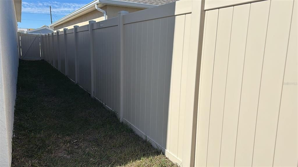 For Rent: $2,400 (3 beds, 2 baths, 2093 Square Feet)