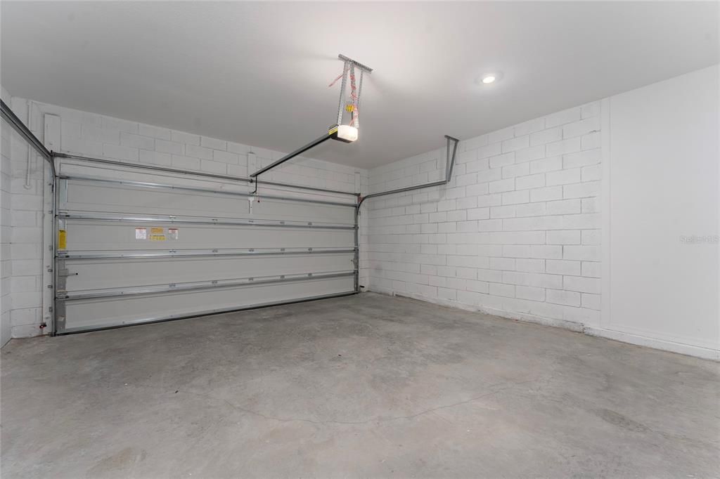 For Rent: $2,400 (3 beds, 2 baths, 2093 Square Feet)