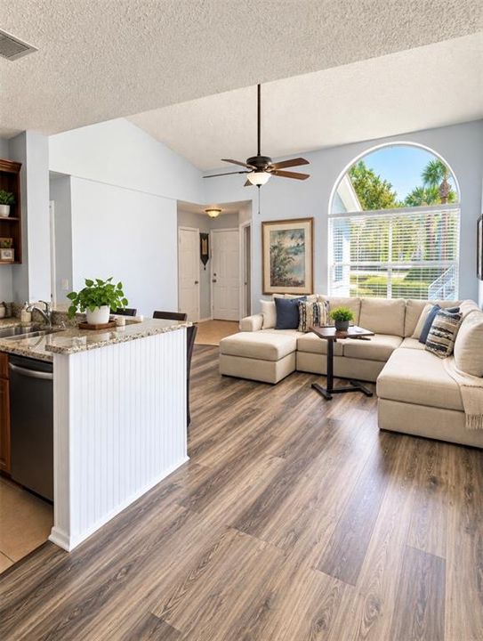 For Rent: $1,595 (2 beds, 1 baths, 851 Square Feet)