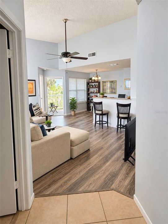 For Rent: $1,595 (2 beds, 1 baths, 851 Square Feet)