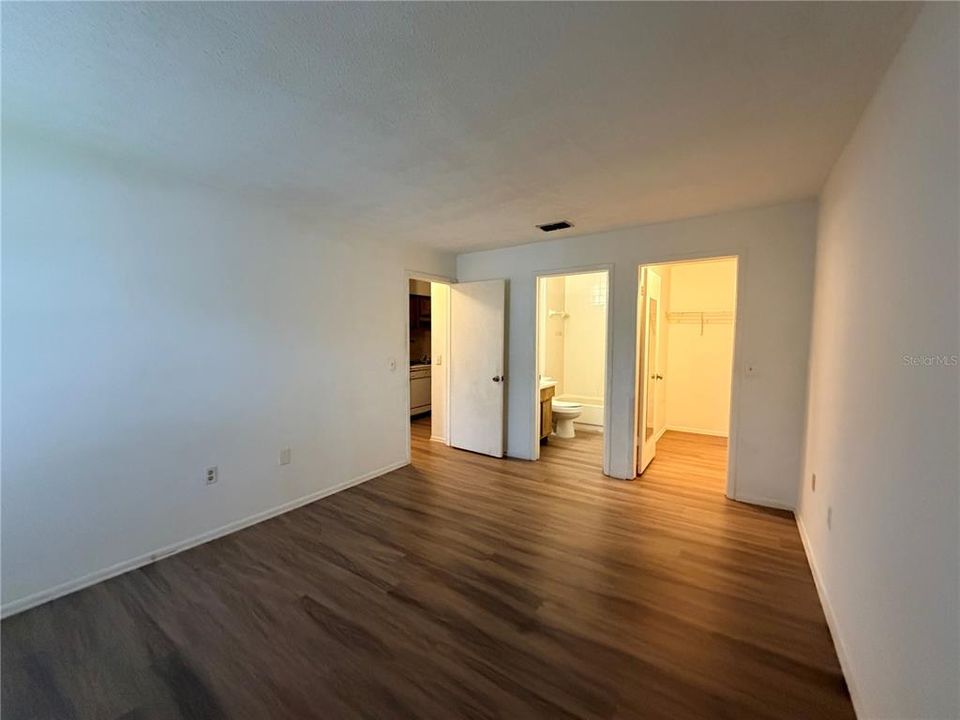 На продажу: $114,500 (2 спален, 2 ванн, 912 Квадратных фут)