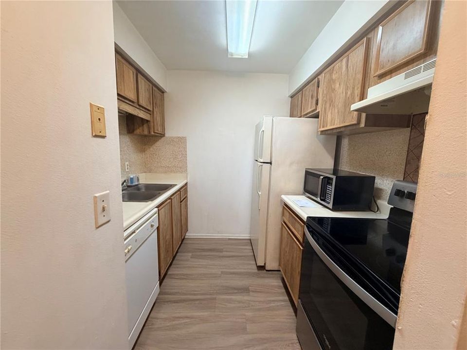 На продажу: $114,500 (2 спален, 2 ванн, 912 Квадратных фут)
