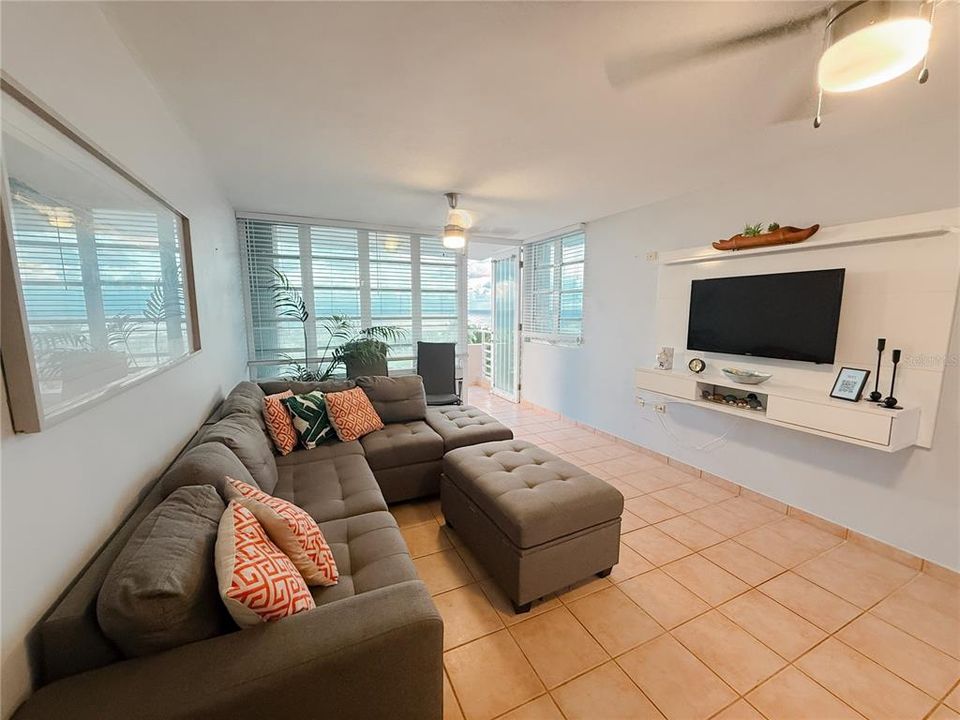 For Sale: $260,000 (3 beds, 2 baths, 2668 Square Feet)