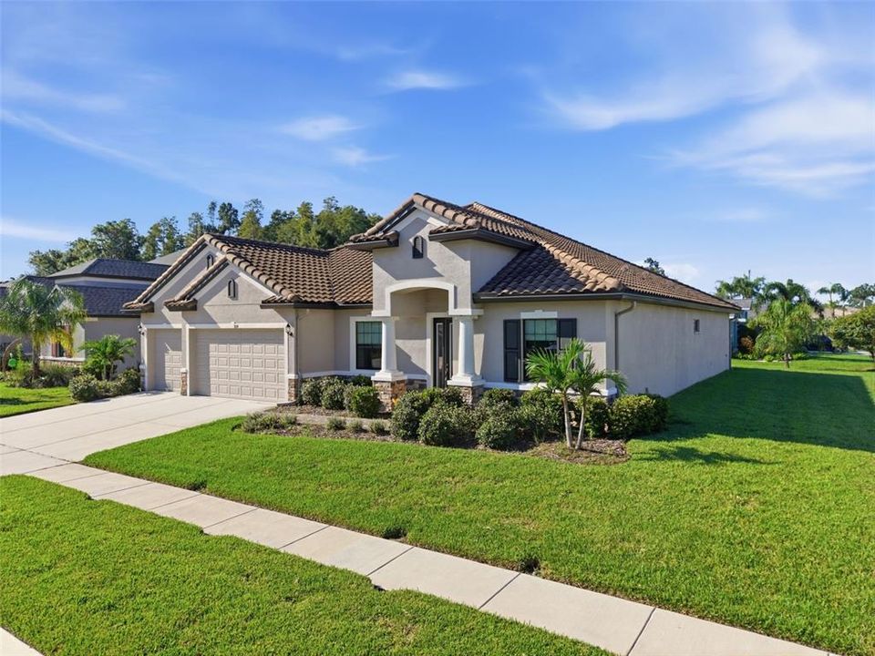 En Venta: $699,900 (4 camas, 4 baños, 3138 Pies cuadrados)
