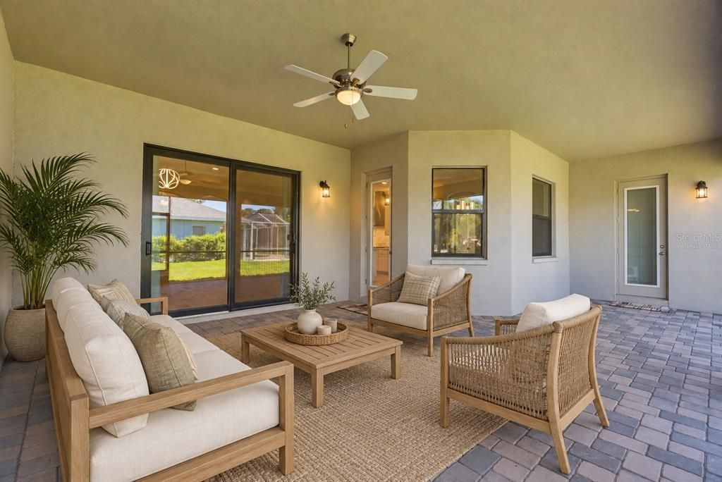 En Venta: $699,900 (4 camas, 4 baños, 3138 Pies cuadrados)