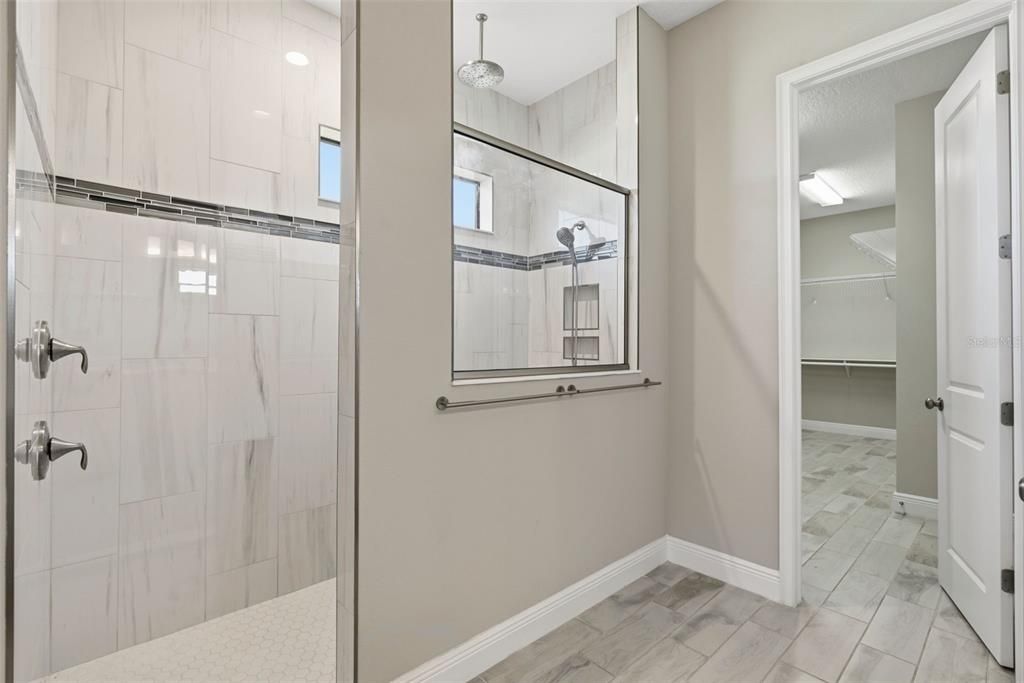 En Venta: $699,900 (4 camas, 4 baños, 3138 Pies cuadrados)
