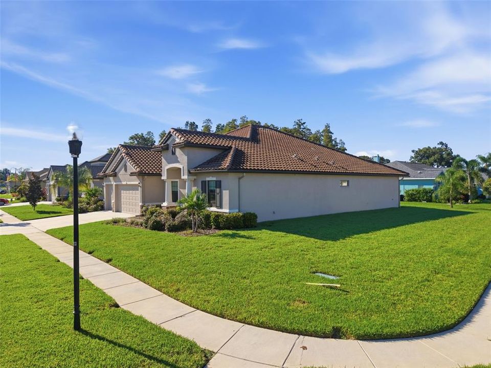 En Venta: $699,900 (4 camas, 4 baños, 3138 Pies cuadrados)