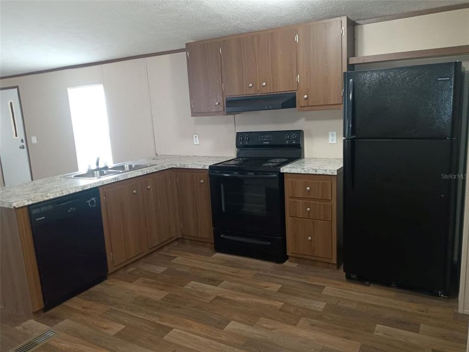 На продажу: $179,000 (2 спален, 2 ванн, 840 Квадратных фут)