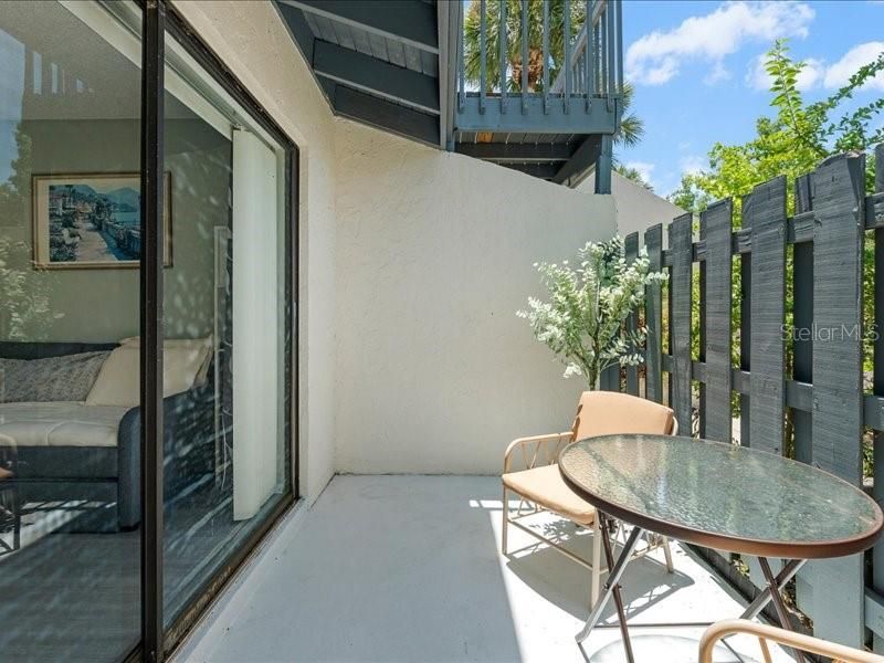 For Rent: $2,400 (2 beds, 2 baths, 1400 Square Feet)