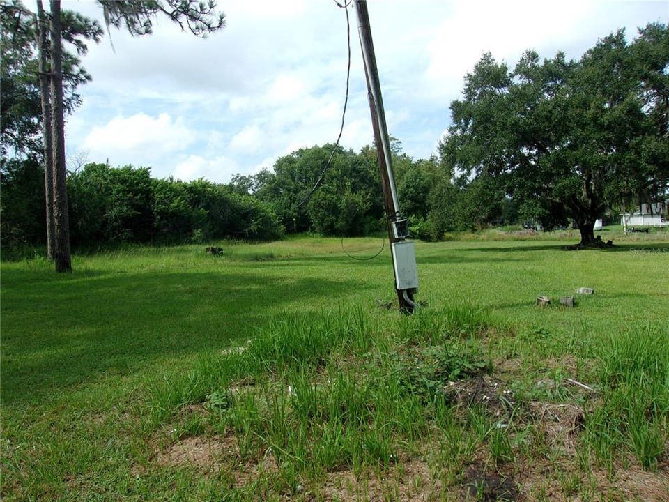 На продажу: $475,000 (2.28 acres)