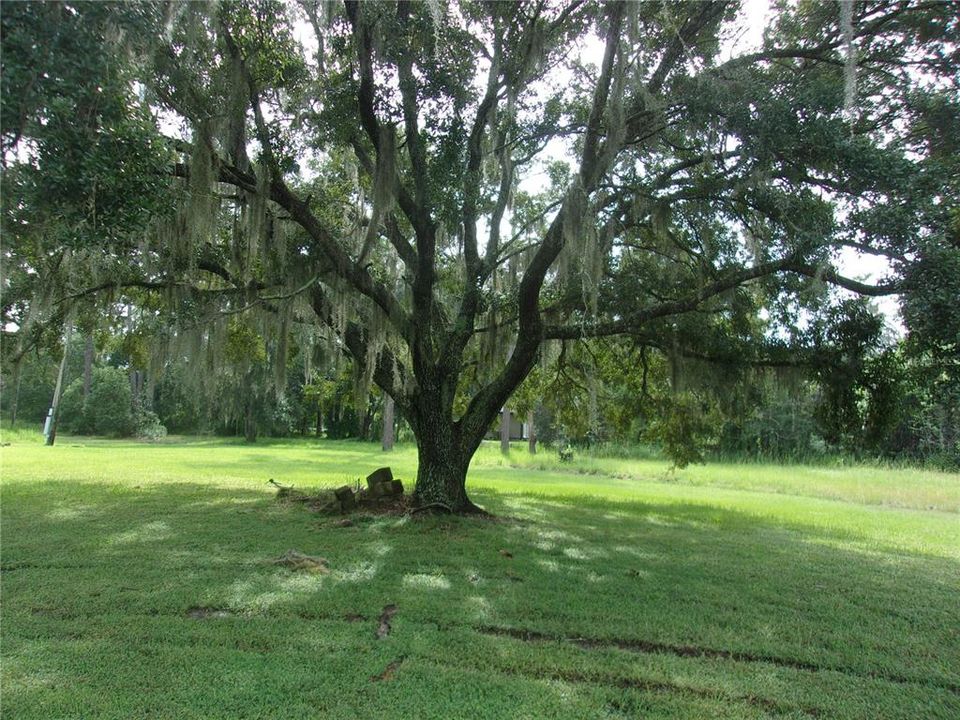 На продажу: $475,000 (2.28 acres)